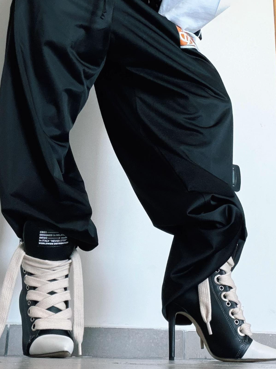 Leather Large Lace Point-Toe Pumps